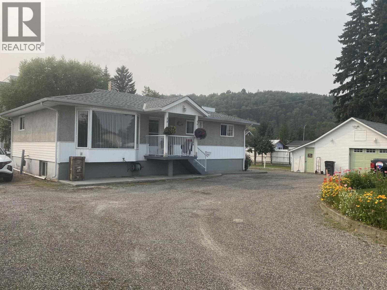 Photo 2 of 2923 Ferry Avenue, Prince George BC