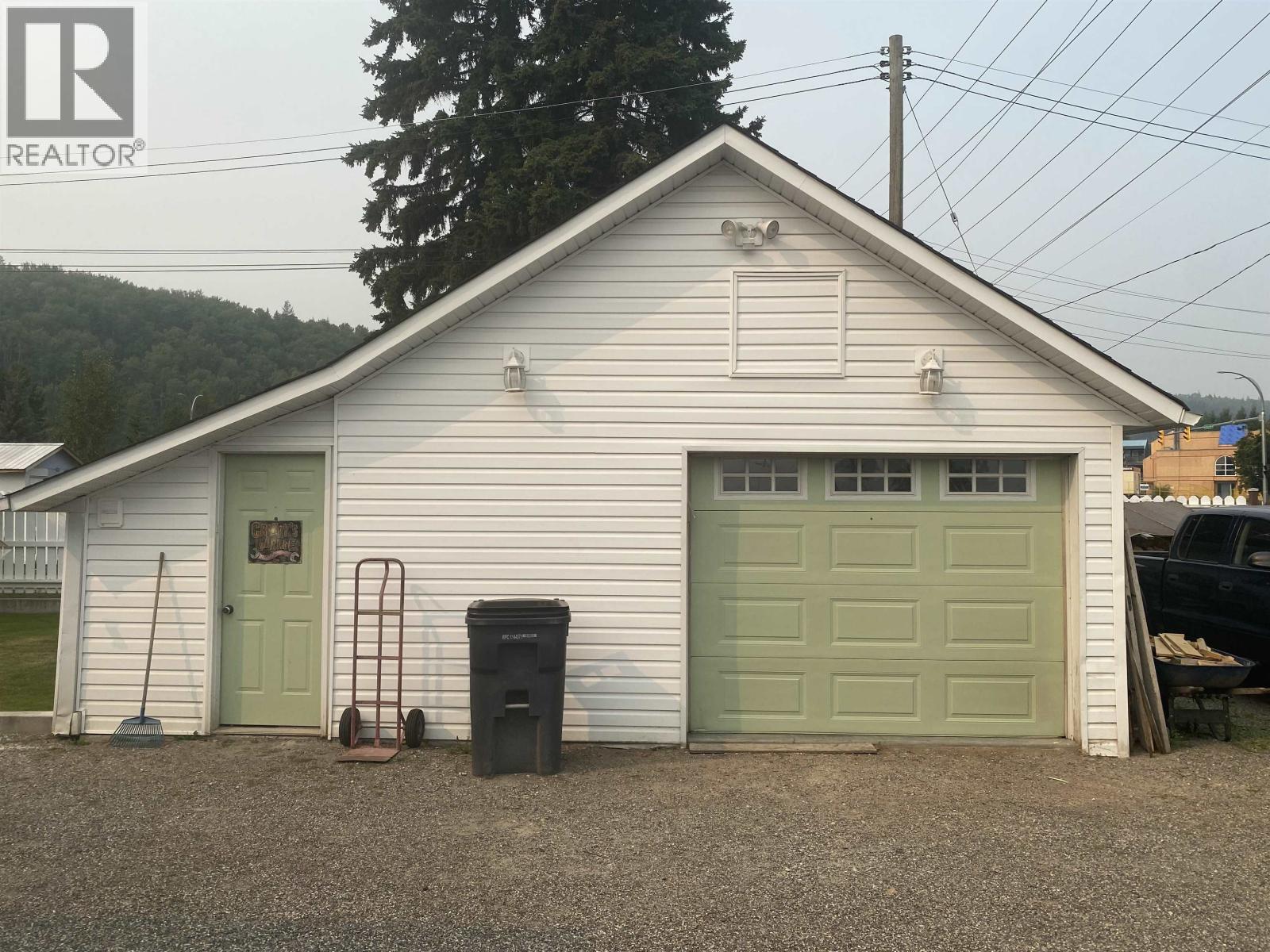 Photo 20 of 2923 Ferry Avenue, Prince George BC