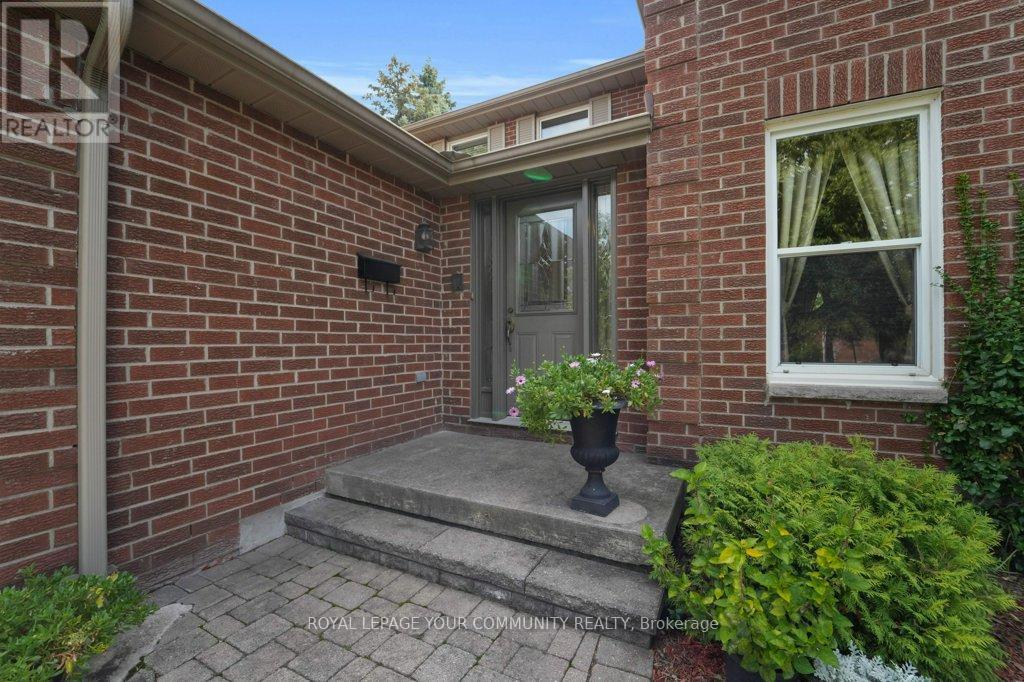 Photo 5 of 25 Hare Court, Markham ON