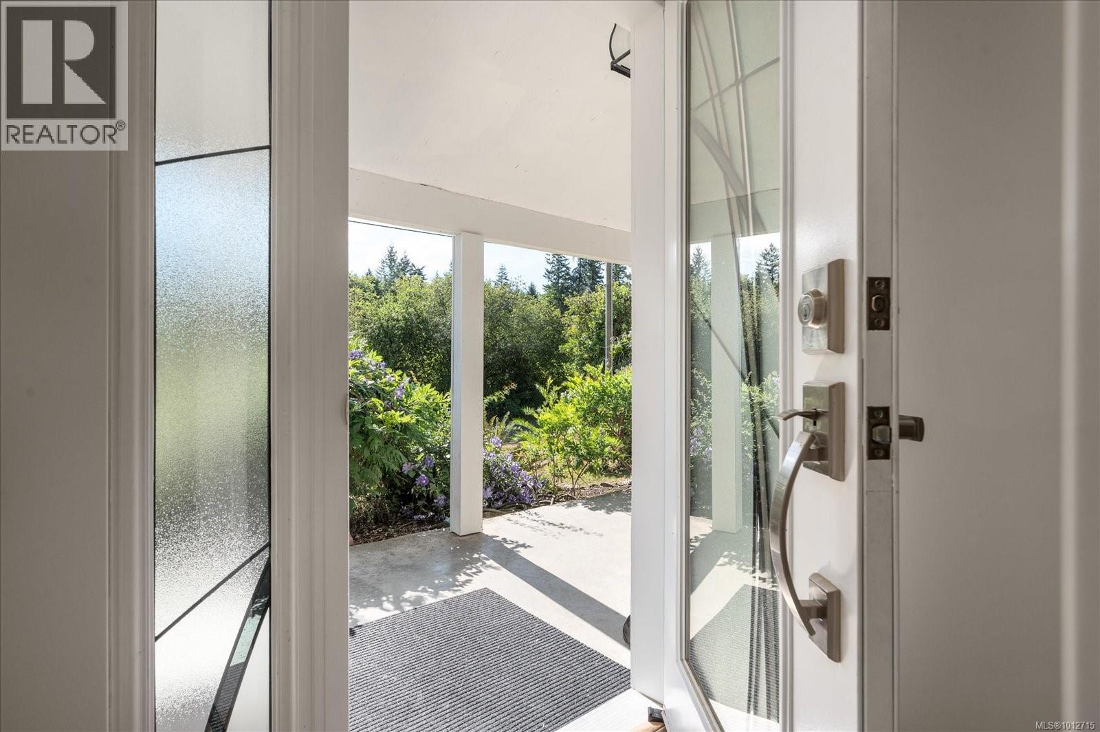 Photo 5 of 1373 Fielding Rd, Nanaimo BC