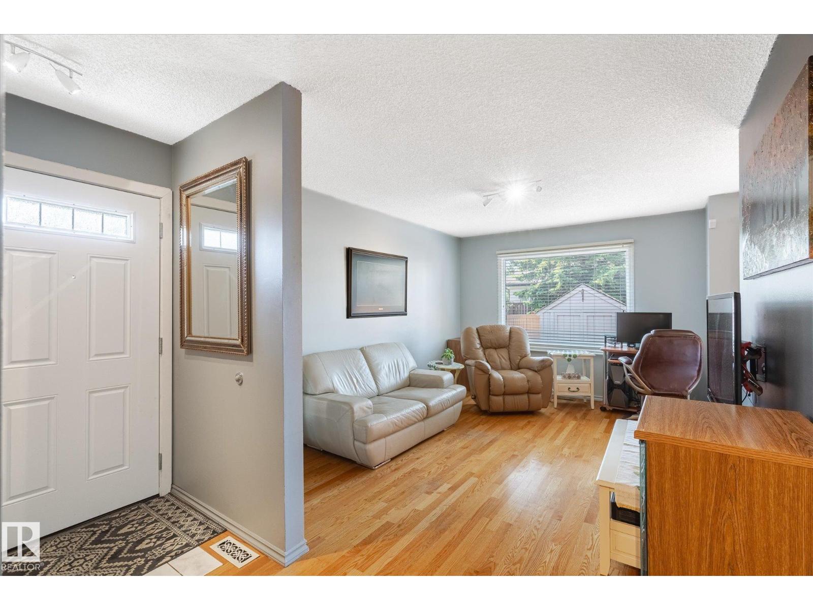 Photo 2 of 111 16725 106 St Nw, Edmonton AB