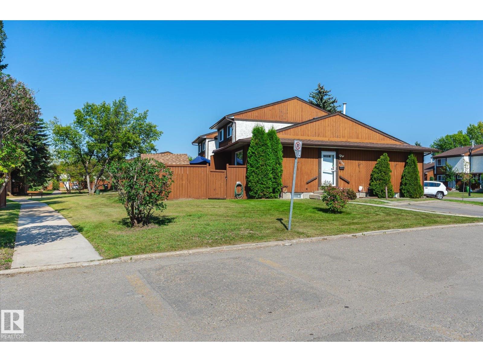 Photo 32 of 111 16725 106 St Nw, Edmonton AB