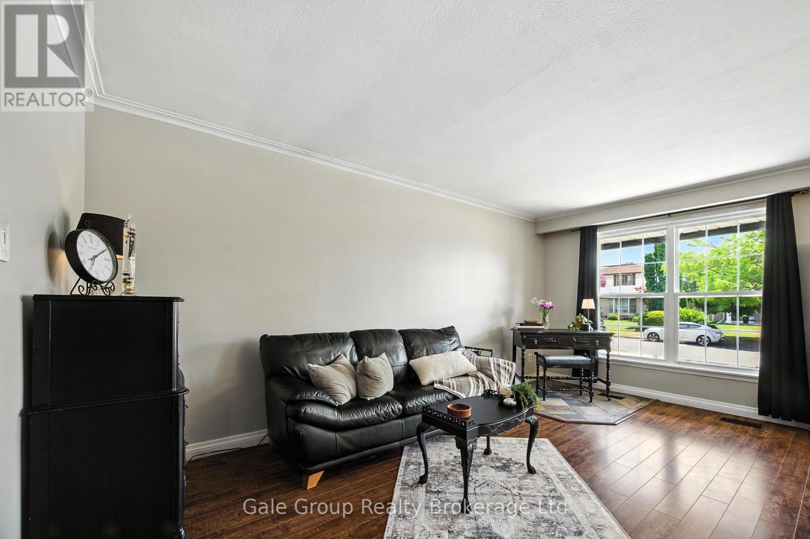 Photo 10 of 42 Moultrey Crescent, Halton Hills ON