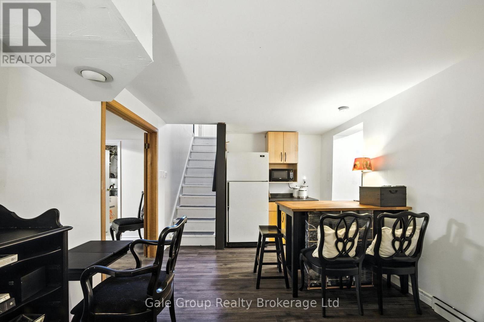 Photo 18 of 42 Moultrey Crescent, Halton Hills ON
