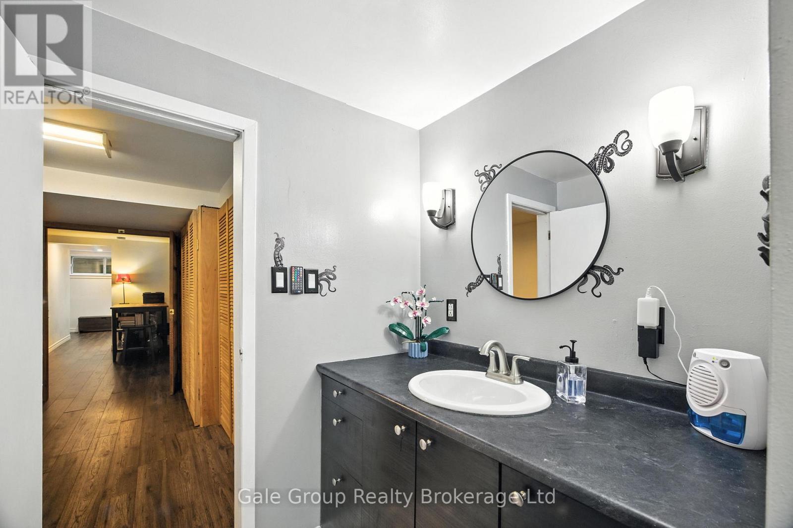 Photo 20 of 42 Moultrey Crescent, Halton Hills ON