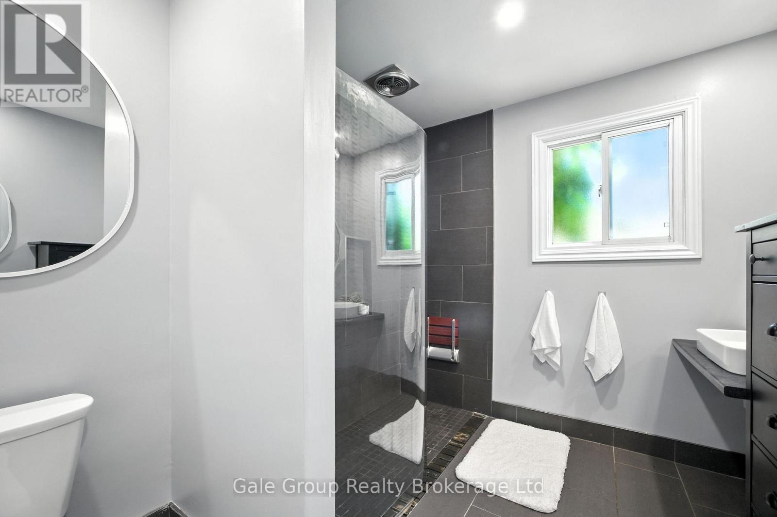 Photo 16 of 42 Moultrey Crescent, Halton Hills ON