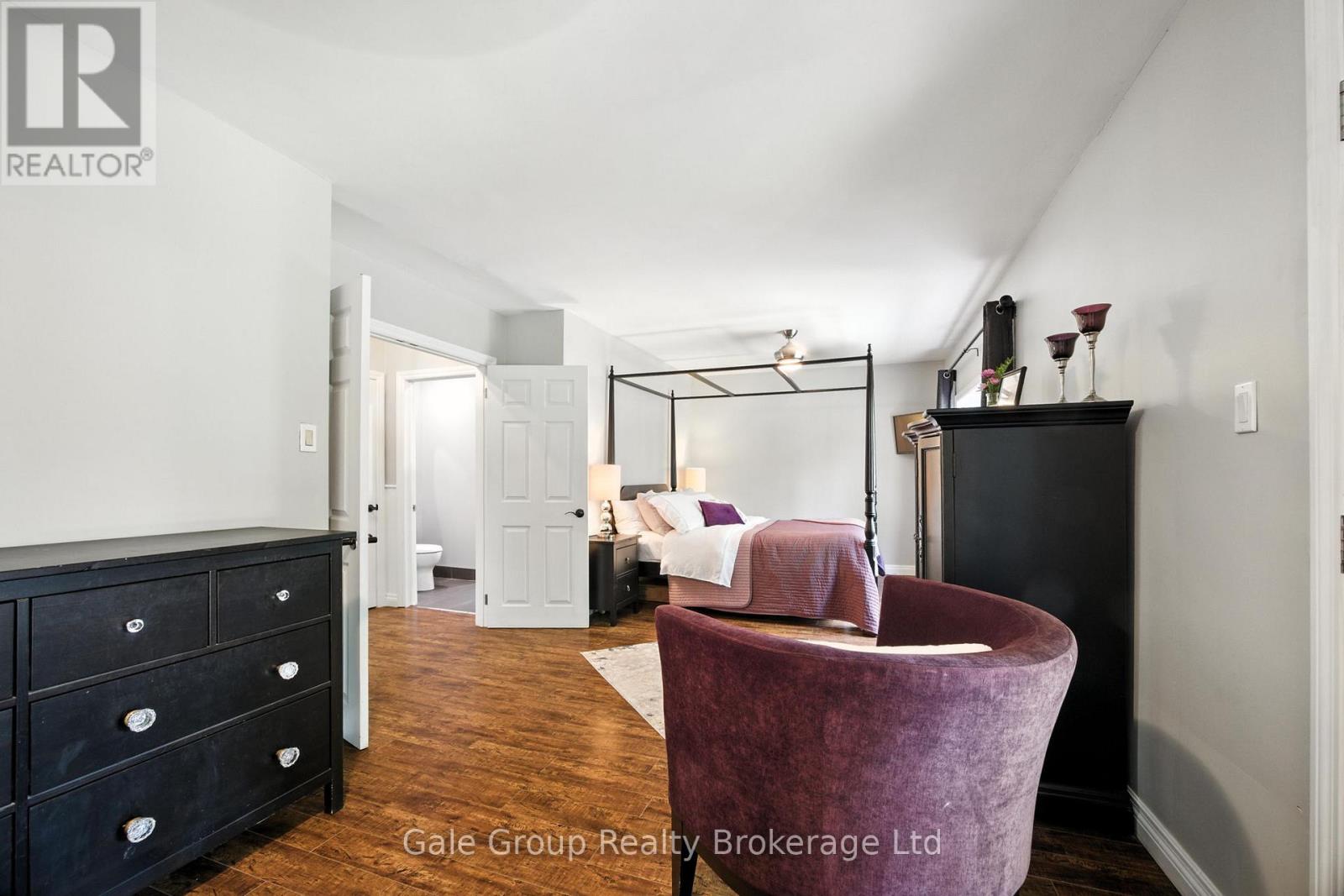 Photo 12 of 42 Moultrey Crescent, Halton Hills ON