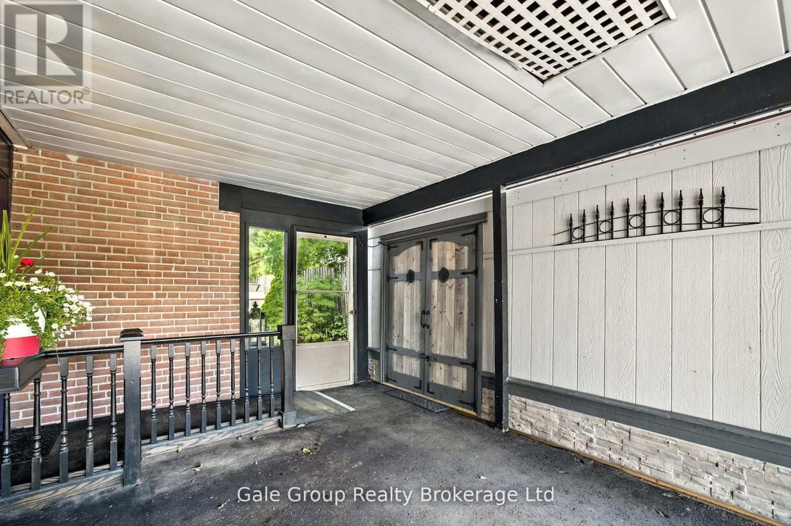 Photo 3 of 42 Moultrey Crescent, Halton Hills ON
