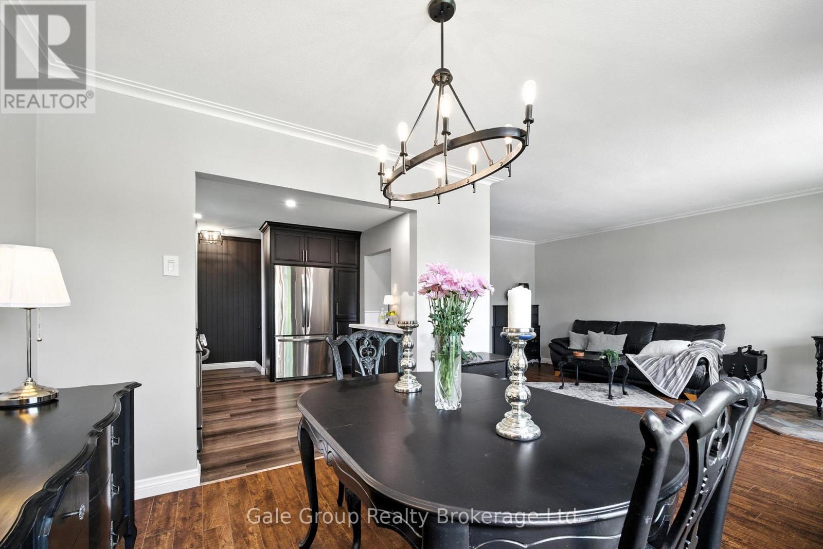 Photo 7 of 42 Moultrey Crescent, Halton Hills ON