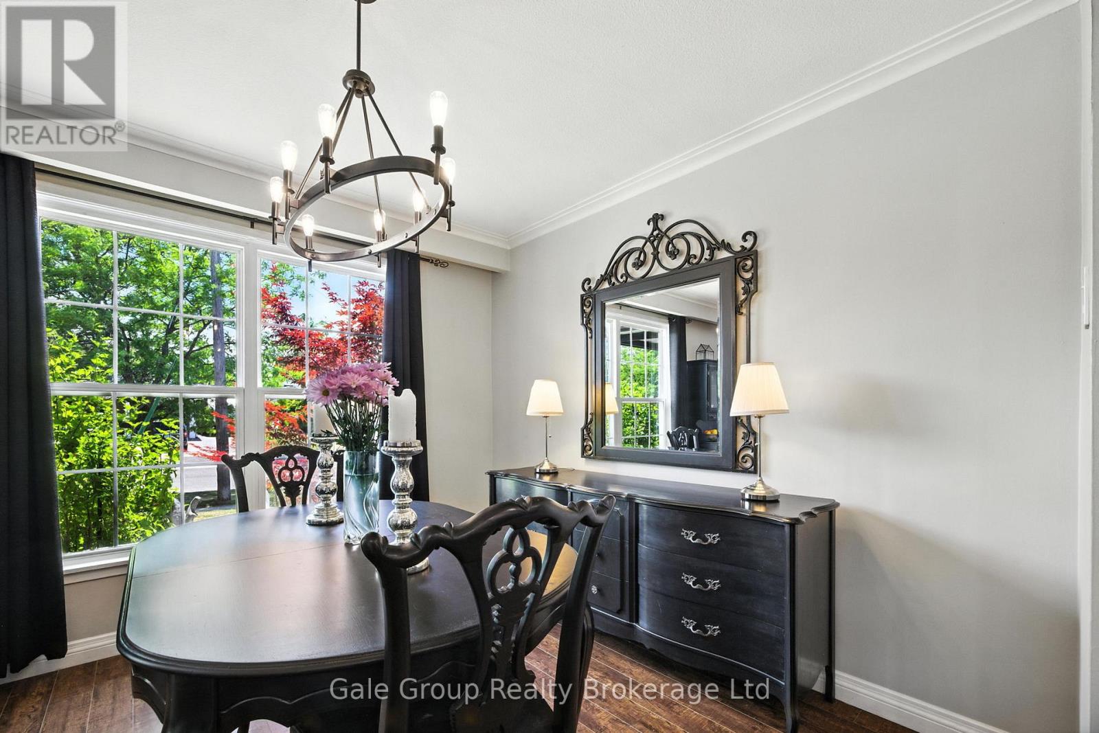 Photo 9 of 42 Moultrey Crescent, Halton Hills ON