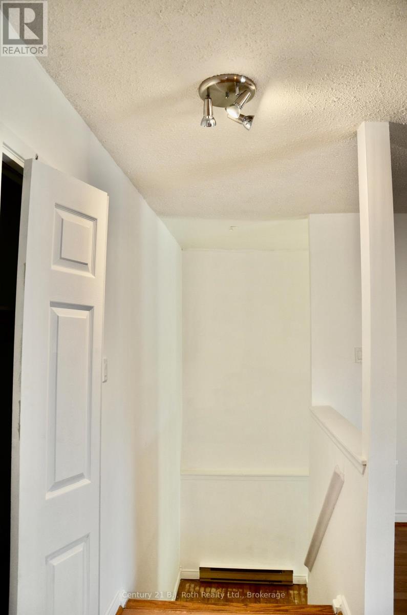Photo 22 of 12 Kings Court, Orillia ON