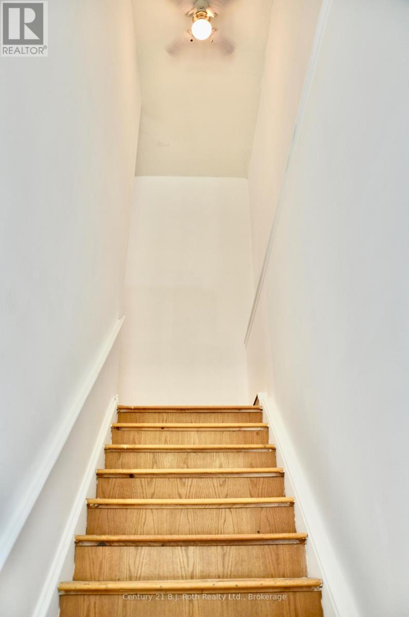 Photo 11 of 12 Kings Court, Orillia ON