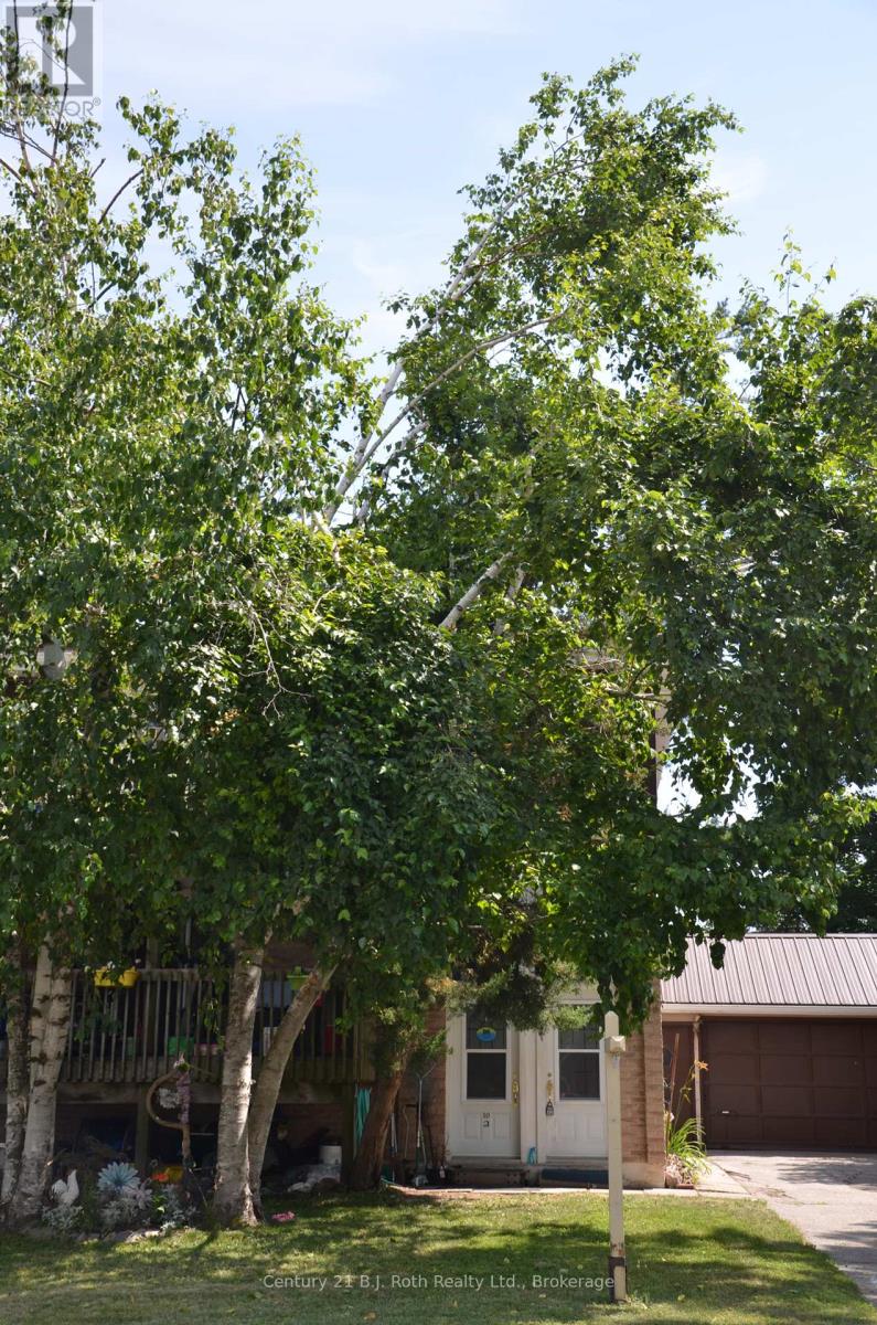 Photo 1 of 12 Kings Court, Orillia ON