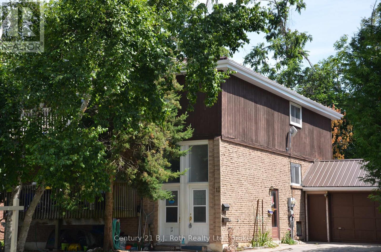 Photo 2 of 12 Kings Court, Orillia ON