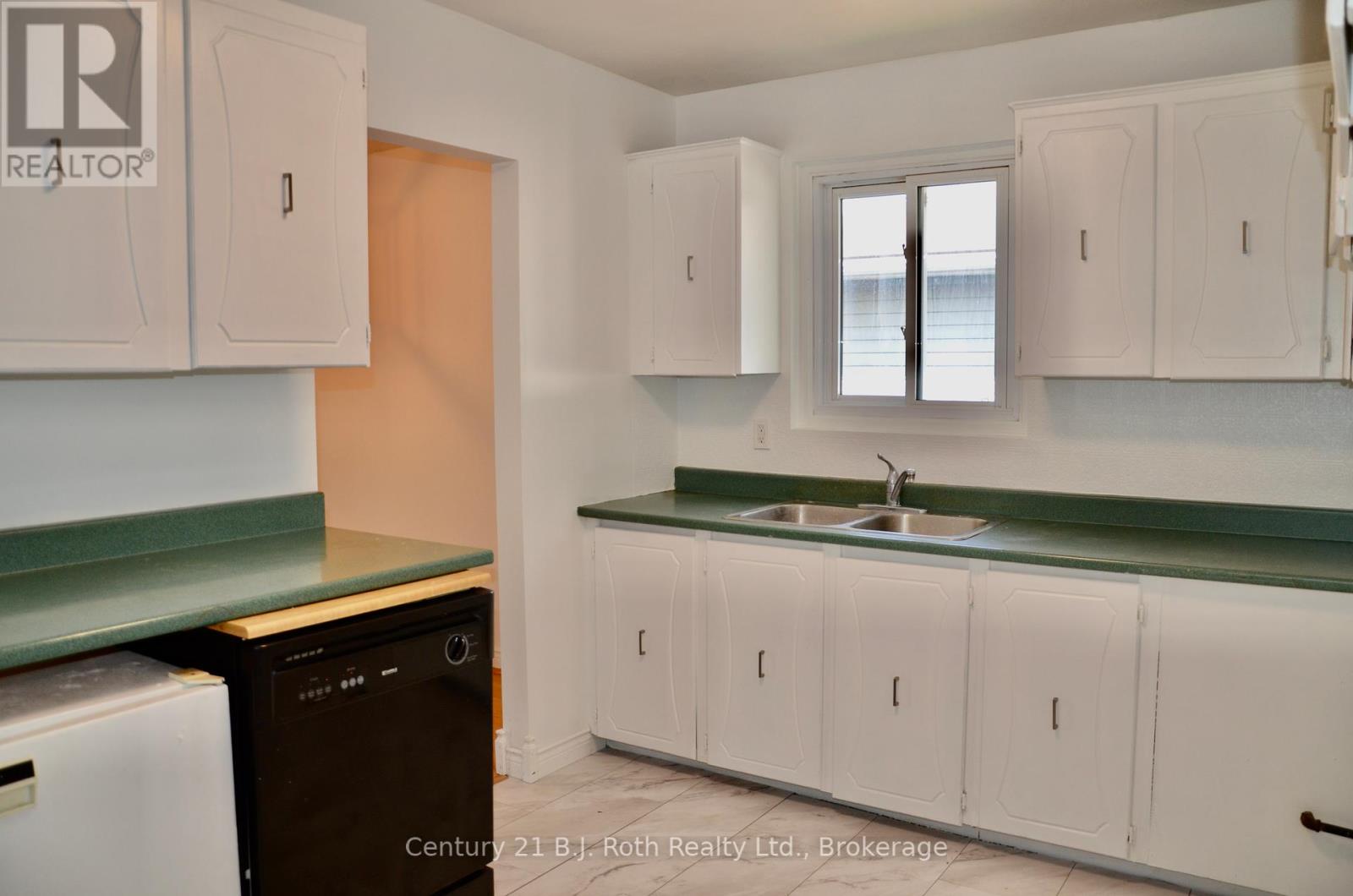 Photo 31 of 12 Kings Court, Orillia ON