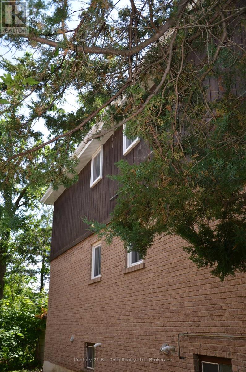 Photo 5 of 12 Kings Court, Orillia ON