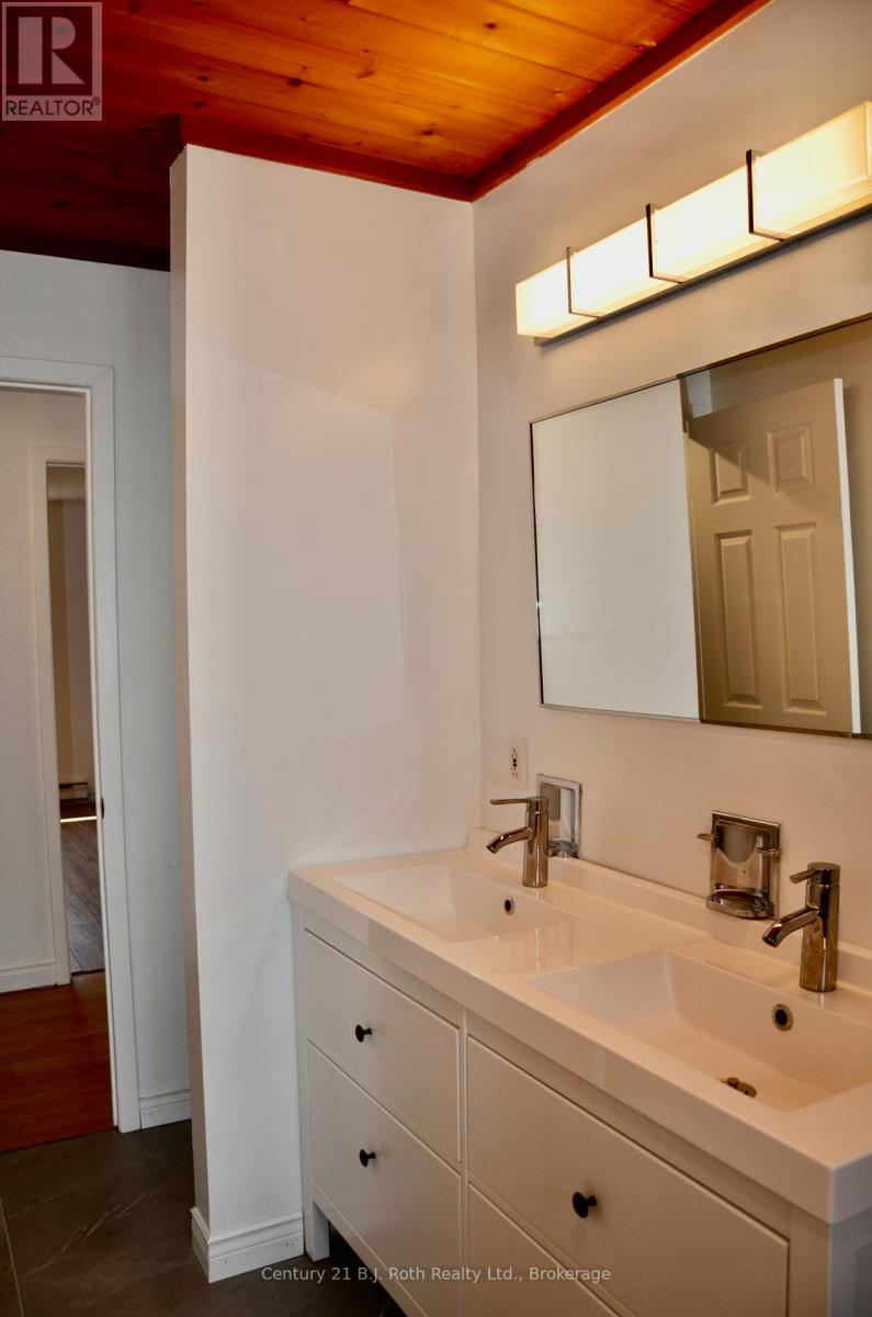 Photo 7 of 12 Kings Court, Orillia ON
