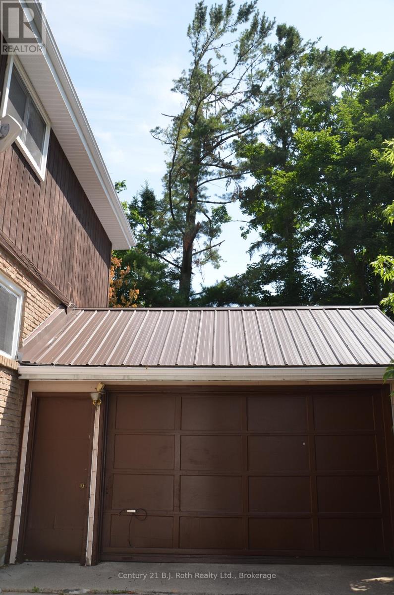 Photo 4 of 12 Kings Court, Orillia ON