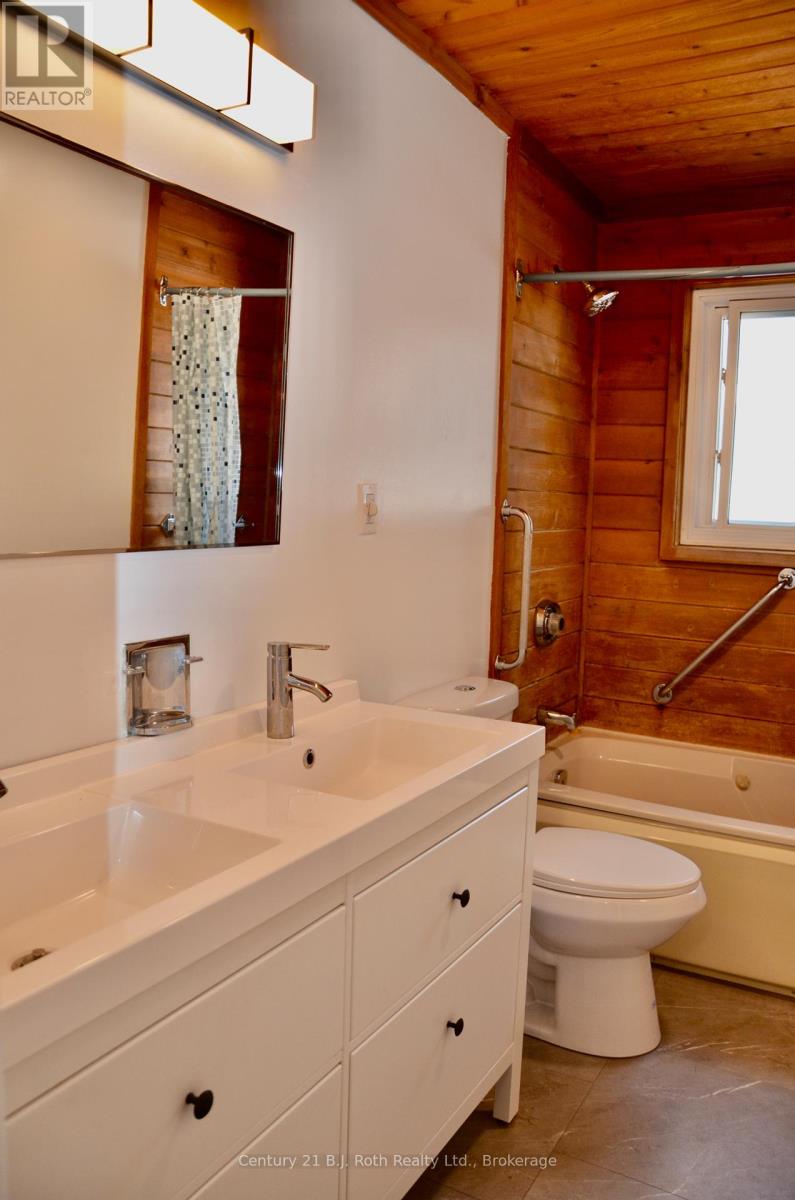 Photo 9 of 12 Kings Court, Orillia ON