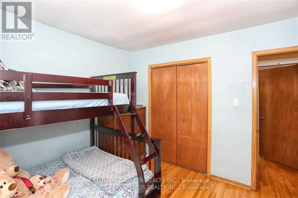 Photo 10 of 35 York Street, Mississauga ON