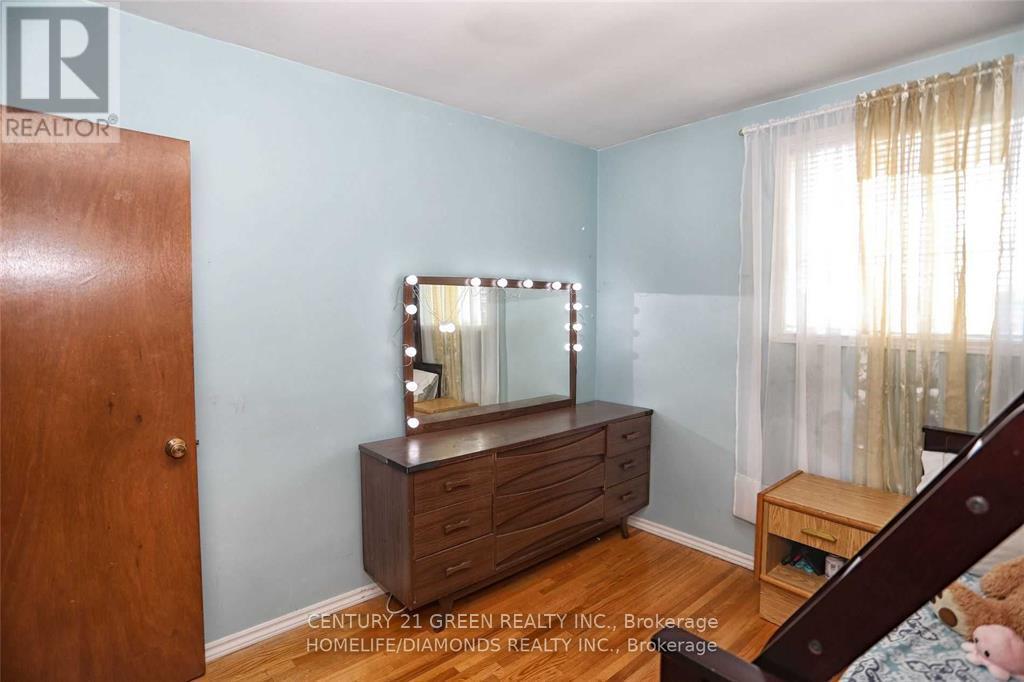 Photo 11 of 35 York Street, Mississauga ON
