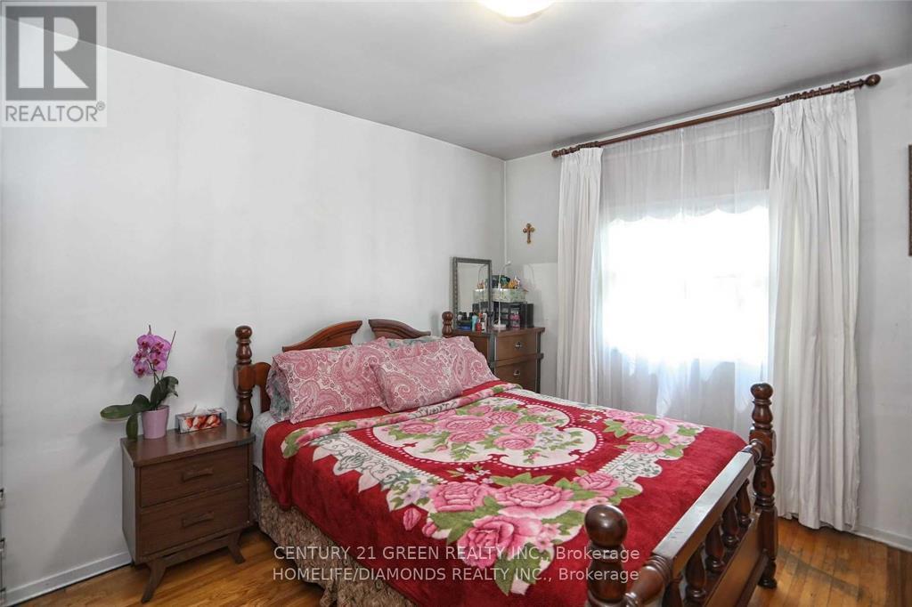 Photo 12 of 35 York Street, Mississauga ON