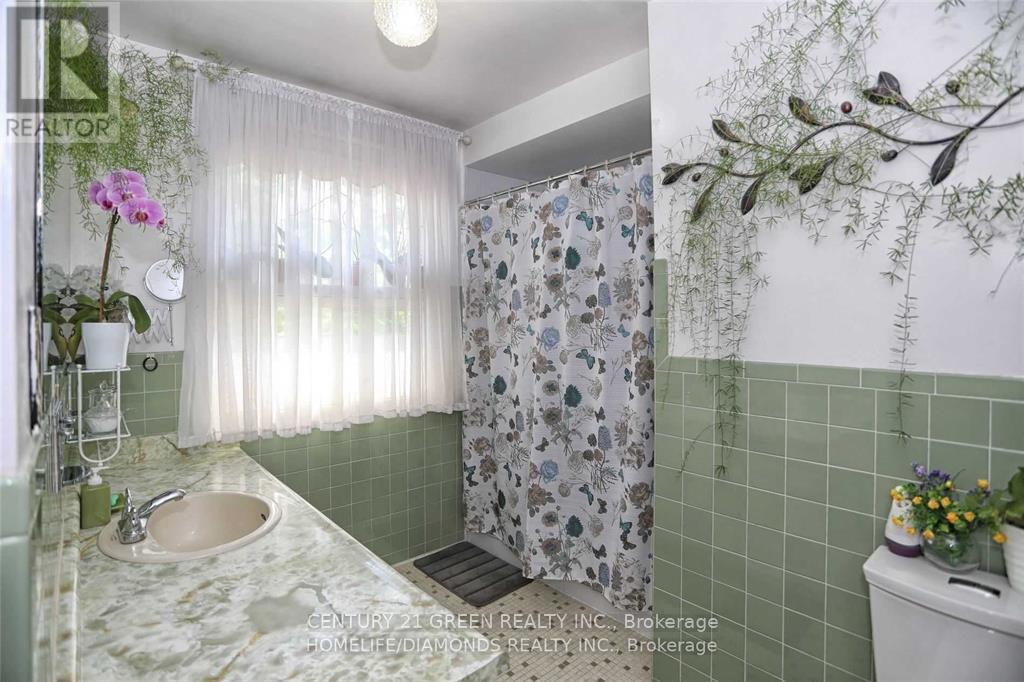 Photo 17 of 35 York Street, Mississauga ON
