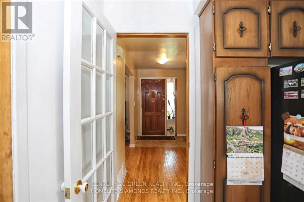 Photo 19 of 35 York Street, Mississauga ON