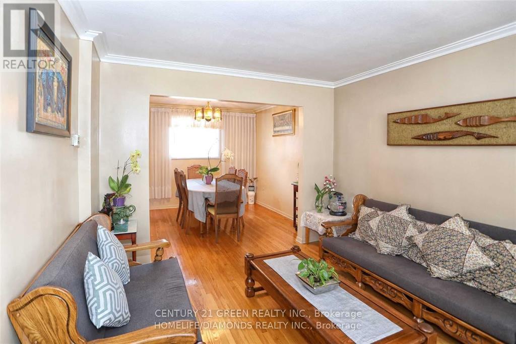 Photo 4 of 35 York Street, Mississauga ON