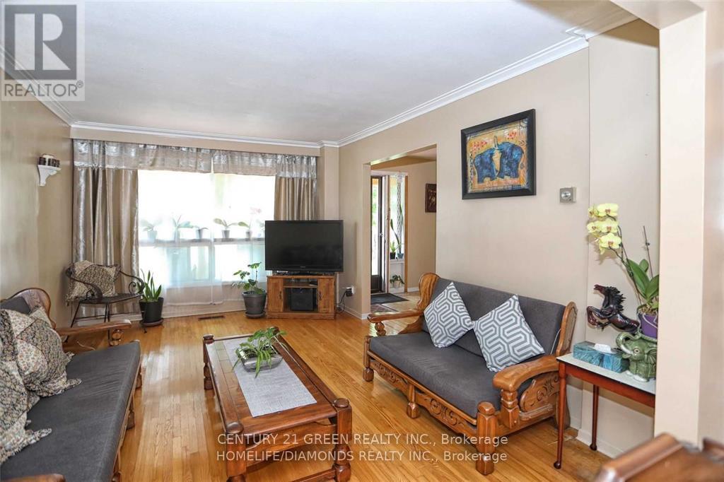Photo 5 of 35 York Street, Mississauga ON