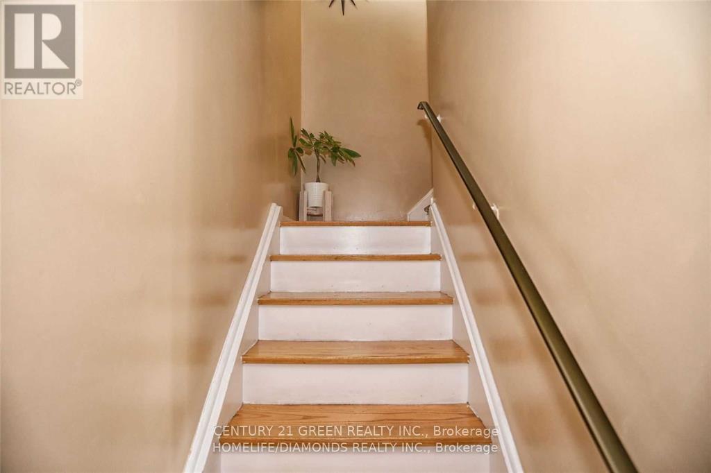 Photo 7 of 35 York Street, Mississauga ON