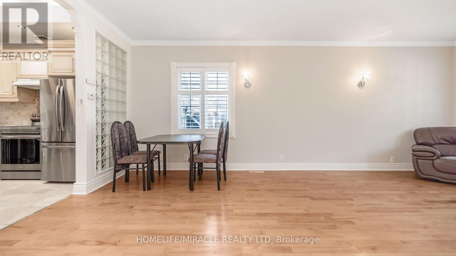 Photo 11 of 112 Troy Street, Mississauga ON