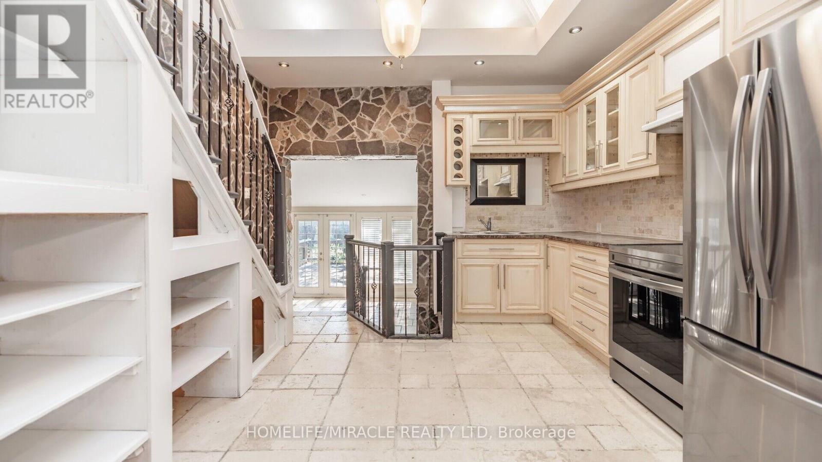 Photo 20 of 112 Troy Street, Mississauga ON
