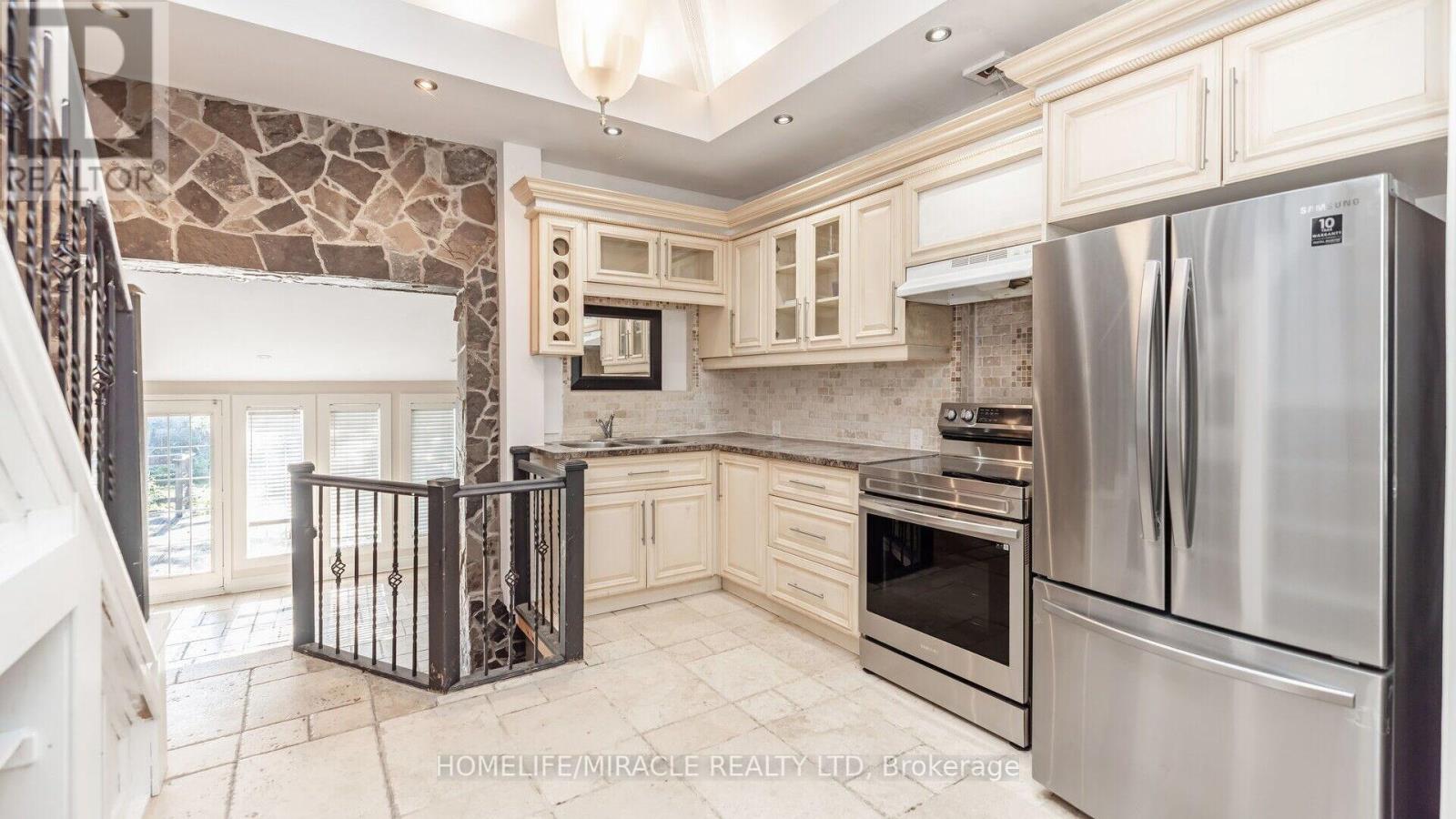Photo 21 of 112 Troy Street, Mississauga ON