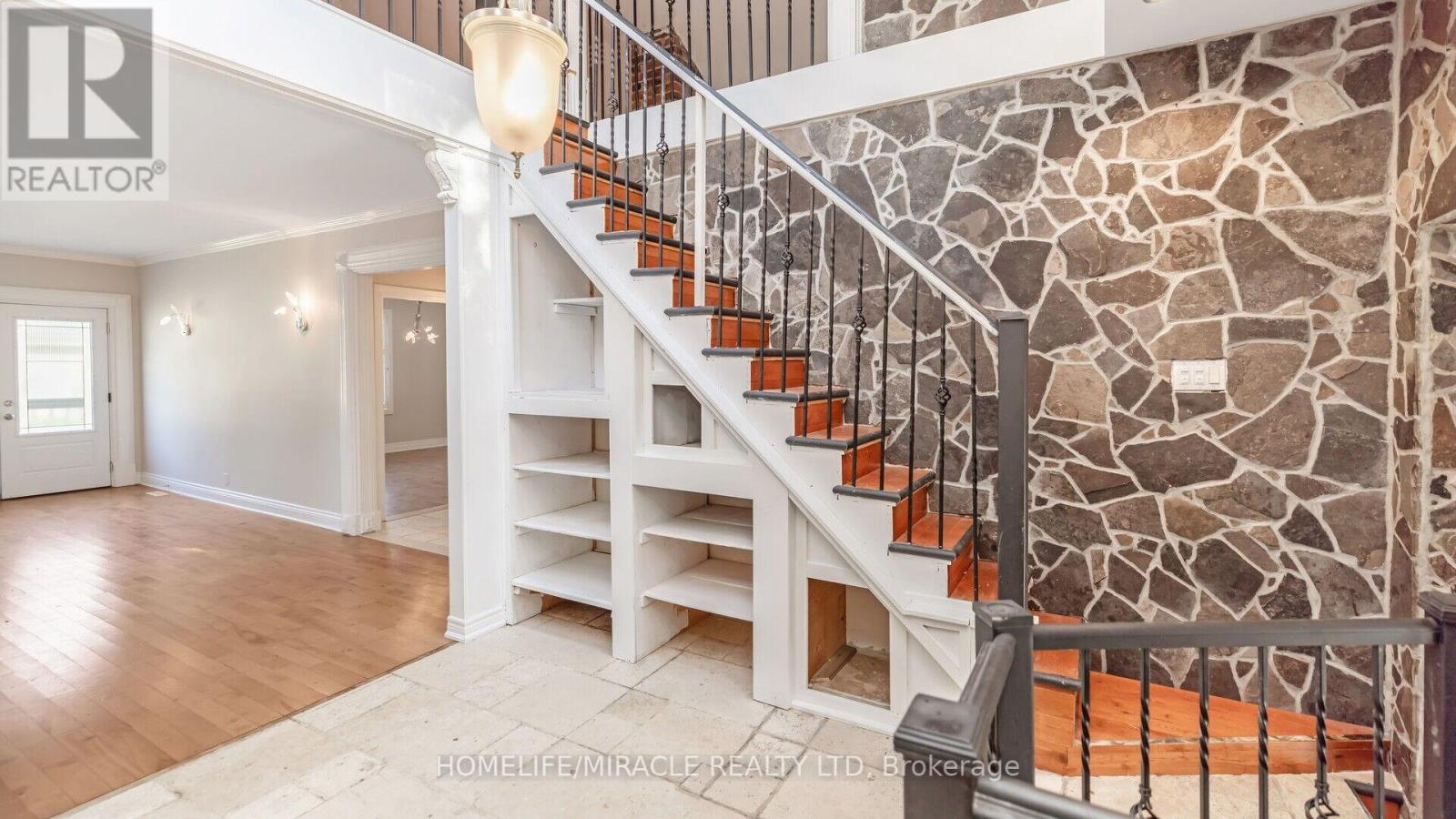 Photo 25 of 112 Troy Street, Mississauga ON