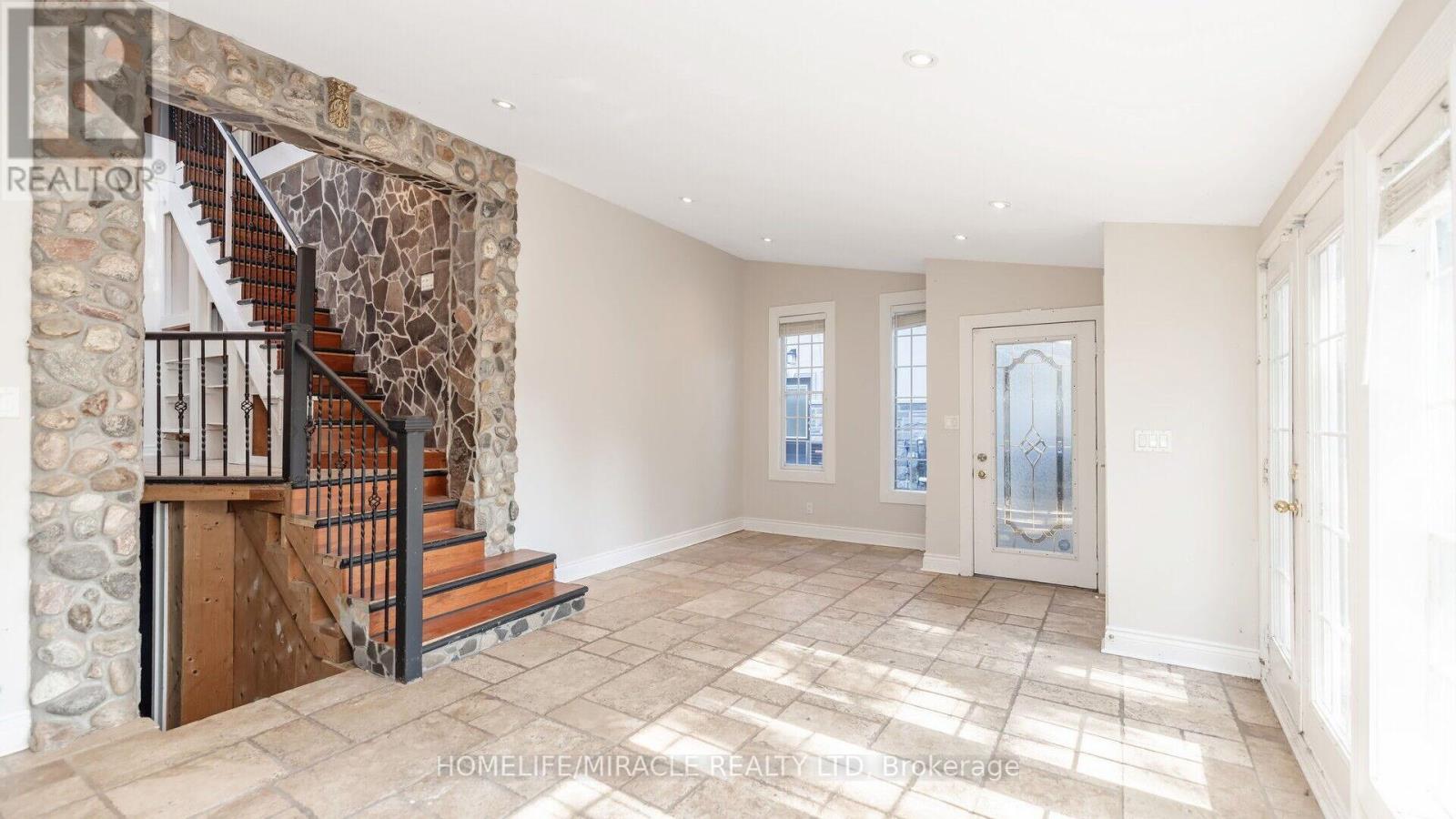 Photo 34 of 112 Troy Street, Mississauga ON