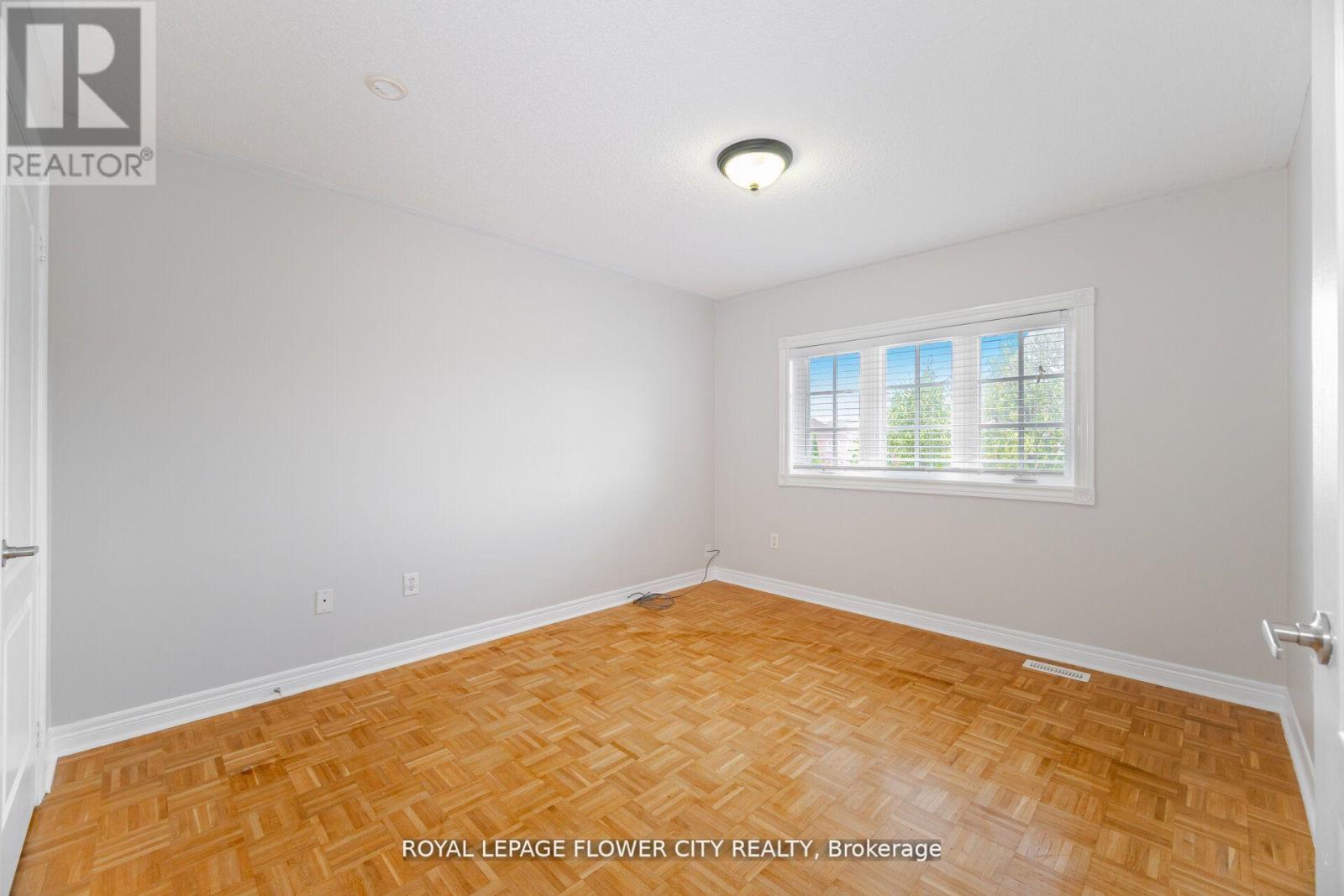 Photo 32 of 61 Headwater Road, Caledon ON