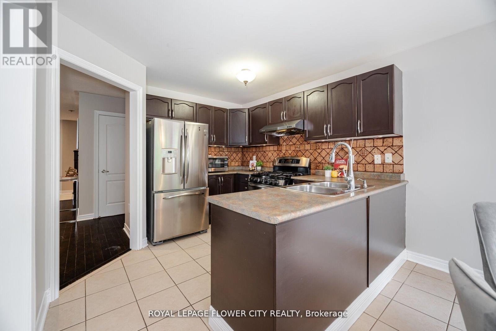 Photo 6 of 61 Headwater Road, Caledon ON