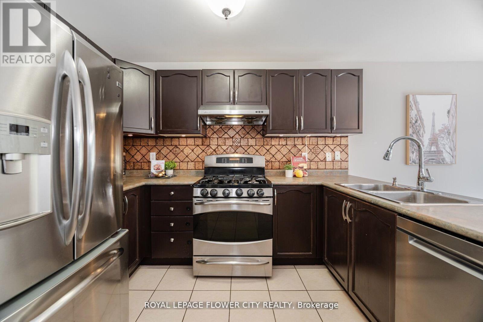 Photo 7 of 61 Headwater Road, Caledon ON