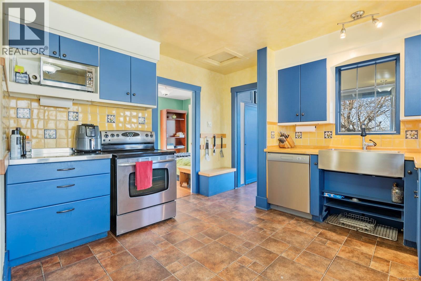  3228 Seaton Street, Saanich