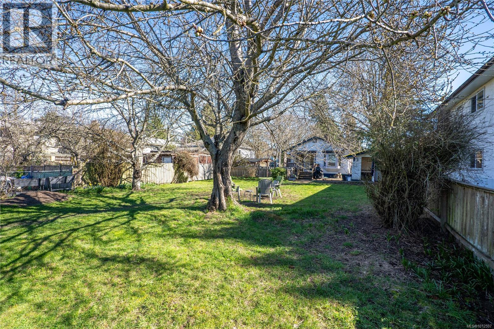 Photo 14 of 3228 Seaton St, Saanich BC