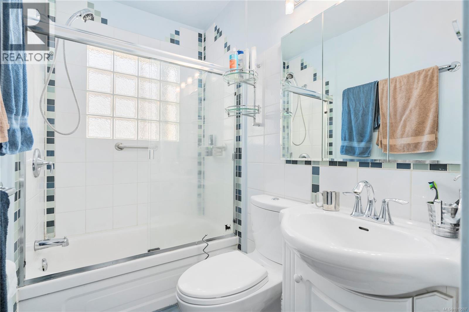 Photo 22 of 3228 Seaton St, Saanich BC