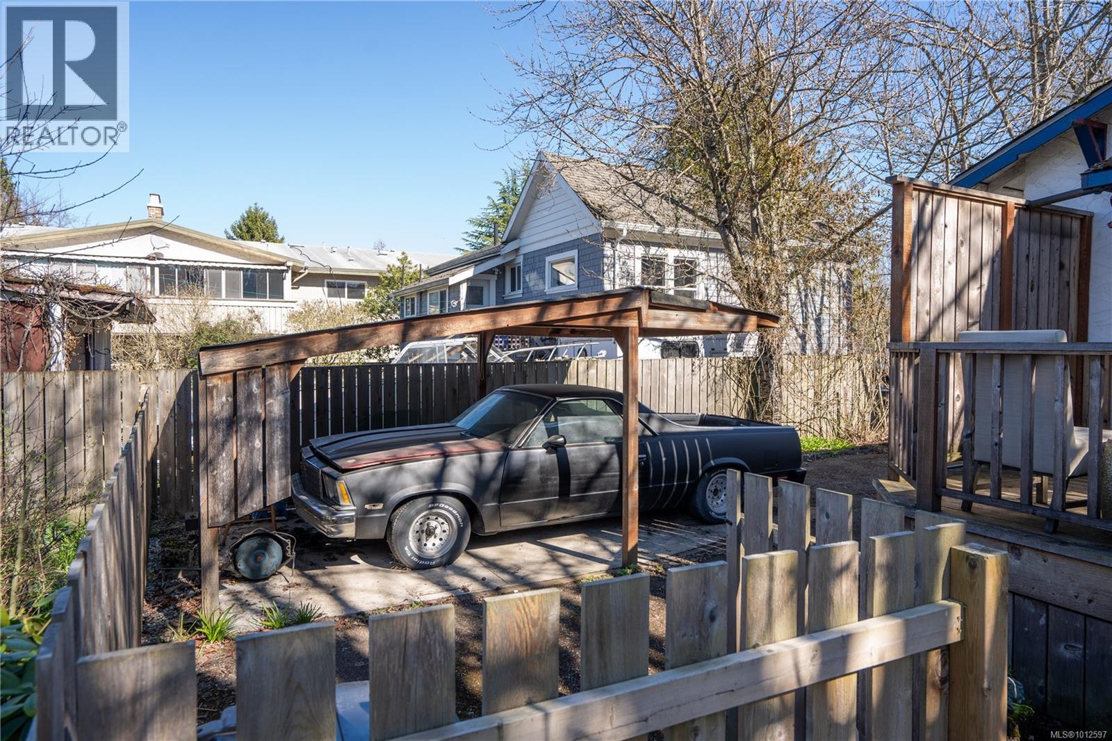 Photo 33 of 3228 Seaton St, Saanich BC