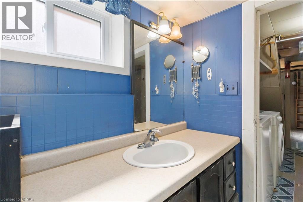 Photo 23 of 160 Catharine Avenue, Brantford ON