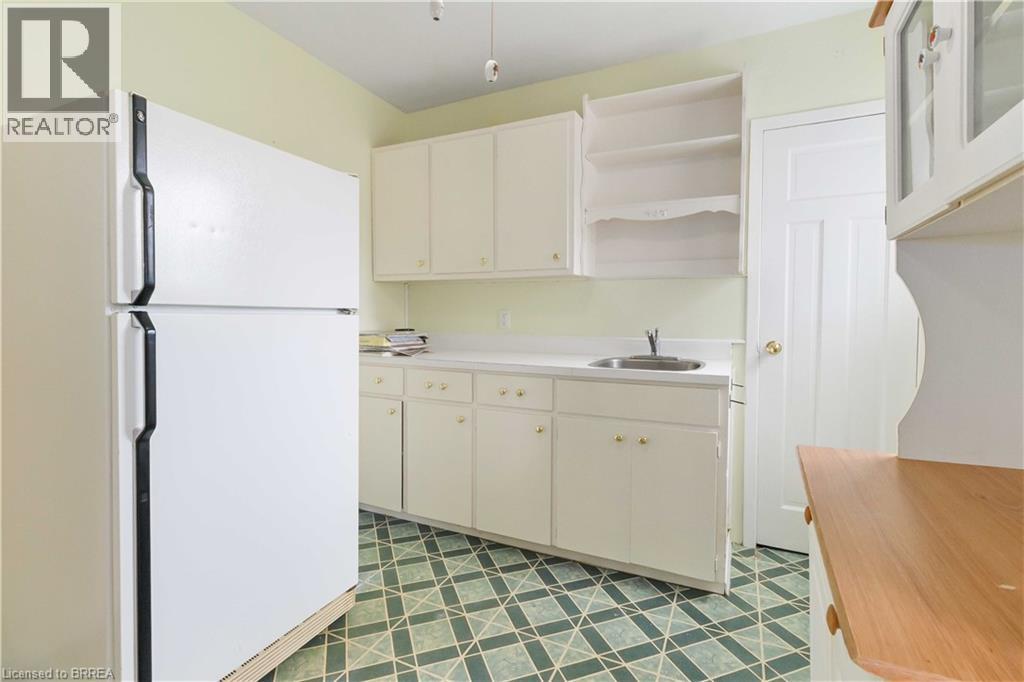 Photo 14 of 160 Catharine Avenue, Brantford ON