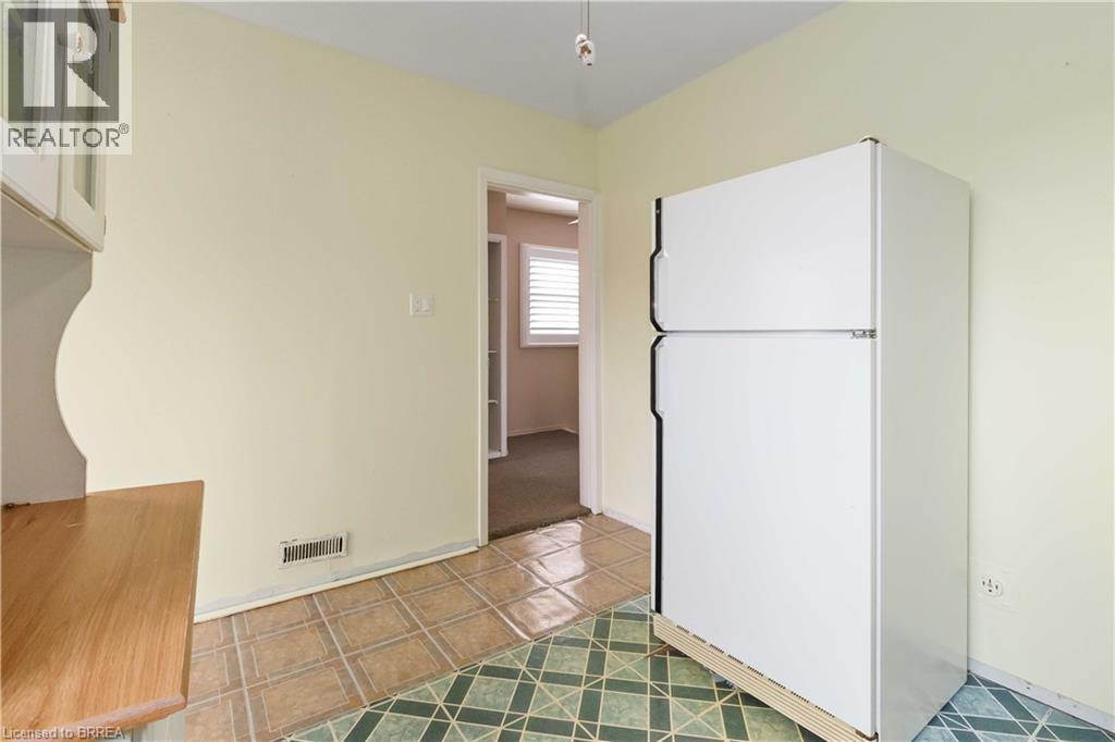 Photo 15 of 160 Catharine Avenue, Brantford ON