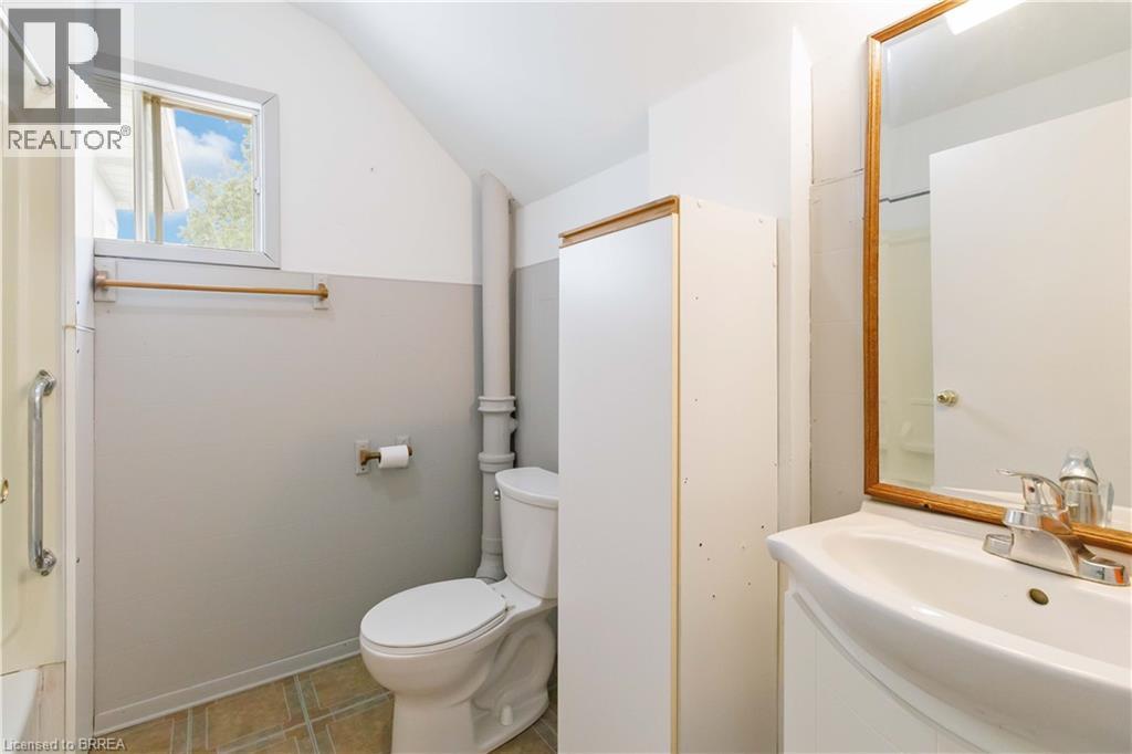 Photo 12 of 160 Catharine Avenue, Brantford ON