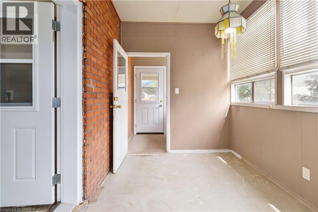 Photo 11 of 160 Catharine Avenue, Brantford ON