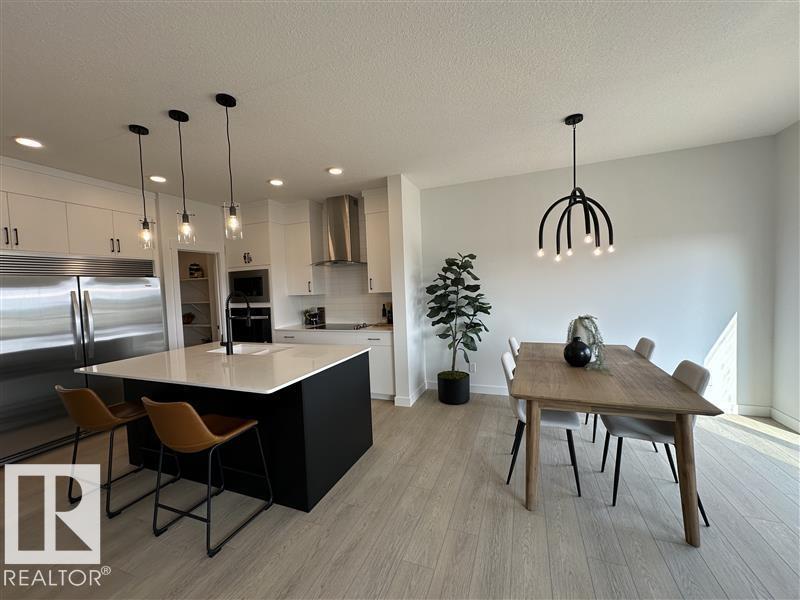 Photo 2 of 22523 87 Av Nw, Edmonton AB
