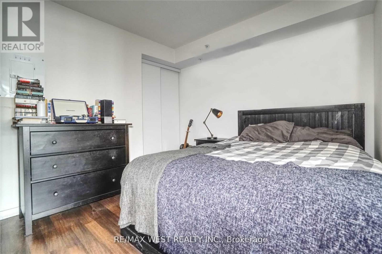 Photo 3 of 1006 20 Joe Shuster Way, Toronto ON